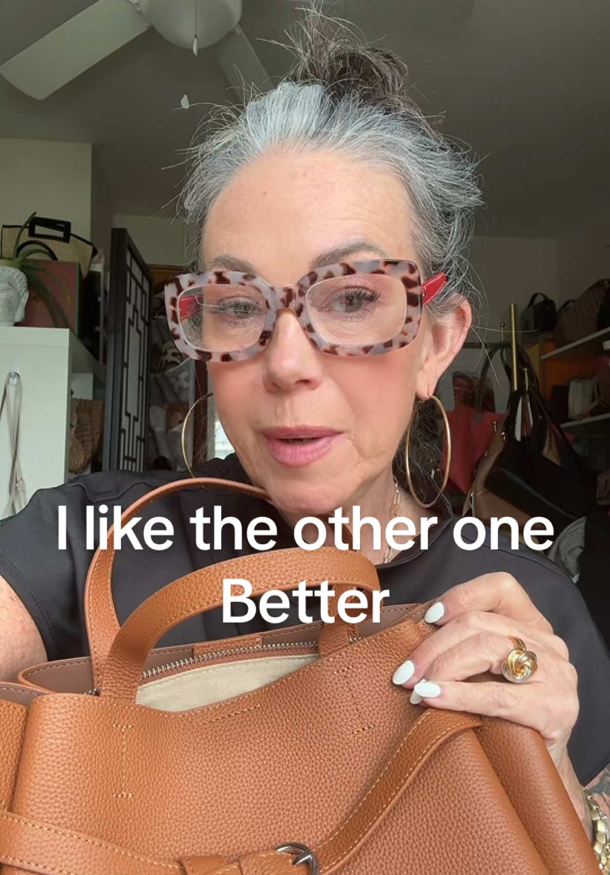 @Bogdana fashion bags CHICAGO  This has been the first bag from them that’s not my favorite and they’re aware  There’s a great selection of bags you’d love from them! I’ll tag the other one too #designerbag #leatherbag #bag #handbag #crossbodybag 