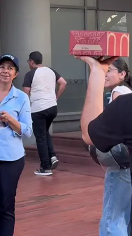 🎂 ¿Cuánto crees que vale una torta de puro amor? Salimos a las calles a preguntarlo… ¡y las respuestas nos sacaron más de una risa! 😂 Porque una cosa es el precio… y otra muy distinta, lo que significa para ti. 💛 👉 Mira el video completo y dinos tú: ¿Cuánto vale una torta de Tinna? #paratii #paratiiiiiiiiiiiiiiiiiiiiiiiiiiiiiii #reaccion #divertido #dinamica #juegos #contenido #cucuta 