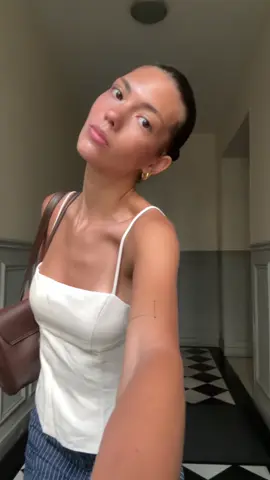 This song on repeat and wearing new clothes >> #whatimwearing #OOTD #outfitcheck #outfitinspo #oliviadean #parisstyle #parisianstyle #paris 