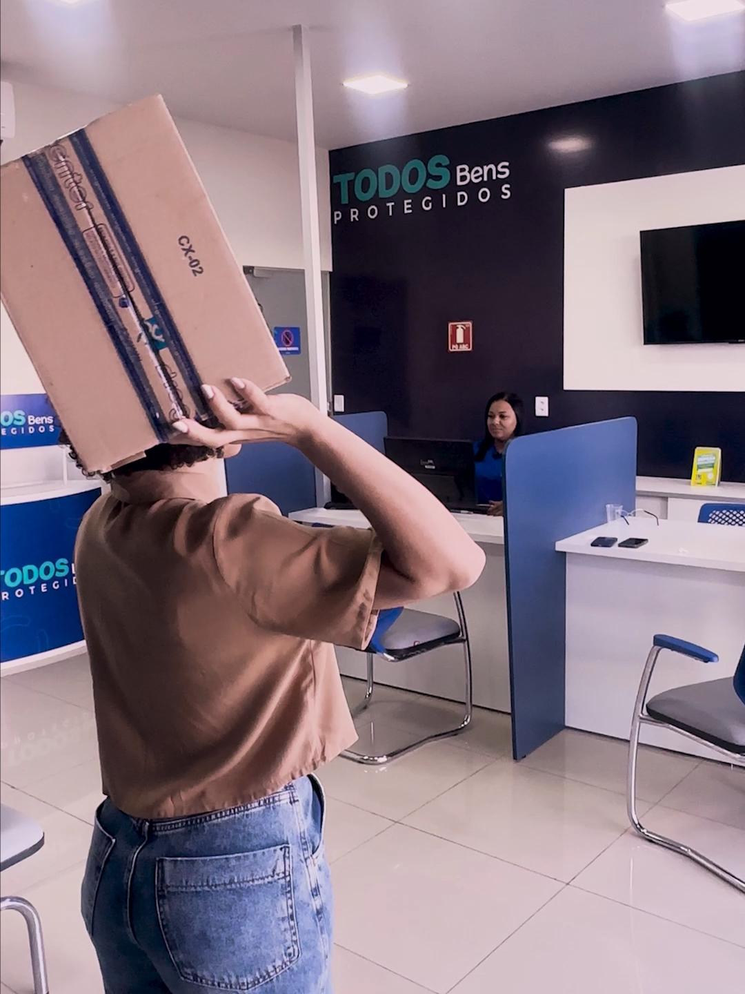 Tá aí só esperando a caixa cair, né? Pois eu já te digo: ela não vai cair! 😂 Já que tá com esse tempinho livre… aproveita e faz uma cotação comigo! Proteção veicular sem enrolação e com aquele precinho que cabe no seu bolso 💸🚗