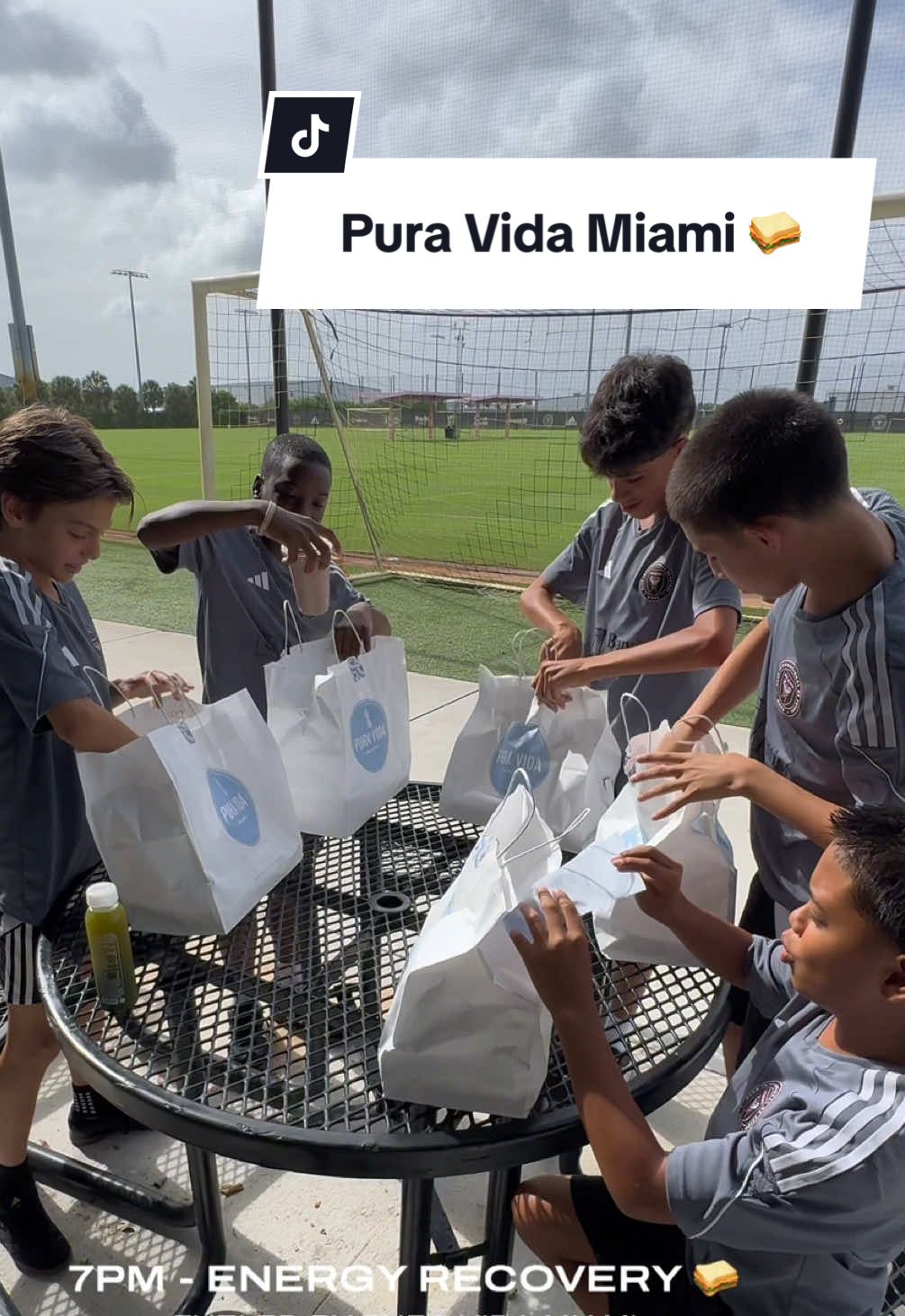 Our U12s, from preparation to energy recovery! 😁🔋 @Pura Vida Miami #InterMiamiCF #IMCF #InterMiami #PuraVidaMiami 