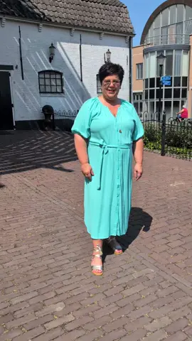 4 prachtige jurken uit onze plussize collectie. welke jurk is jouw favoriet? ☀️  #outfitvandedag #OOTD #plussizefashion #outfitinspiratie #zomeroutfit #zomerjurken #grotematen #plussize #4looks 