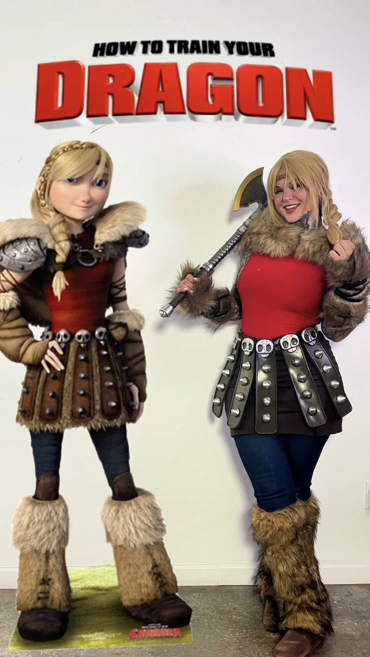 This cosplay was quite literally made for my family 🥹🫶🏻 @httydragon @Universal Pictures @James M. Ramsey #howtotrainyourdragon #httyd #hiccup #astrid #toothless #dragon 