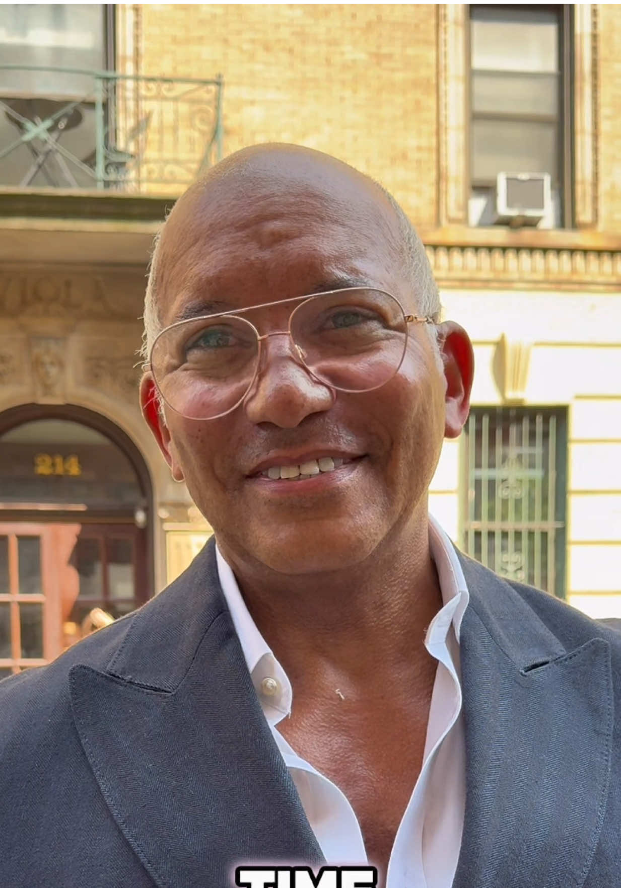 Confidence is built through age and life experience  #confidenceheist #inspiring🌍withconfidence #davidcarmi #confidence #streetinterview #lifeexperience #havepatience 