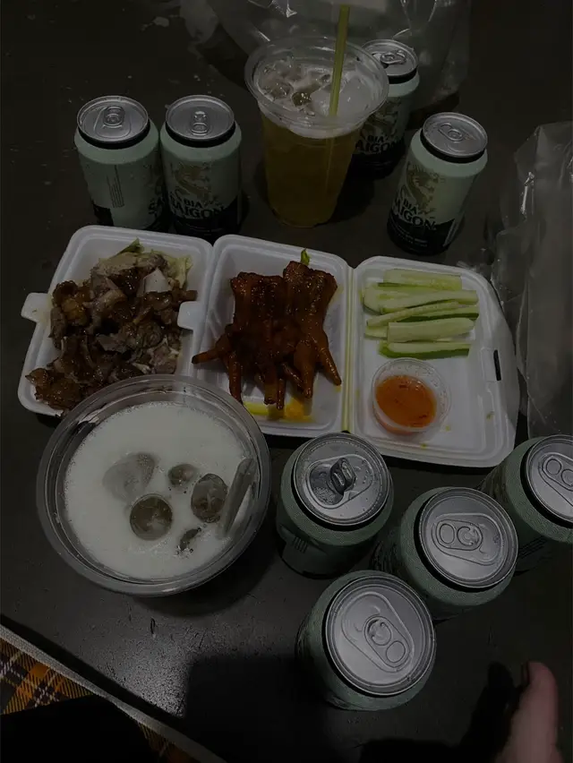 Trong quá khứ của mình, đã từng có người rất thương mình, nhưng mình lại đổi xử tệ với họ. Mãi sau này khi không được yêu thương mình mới biết, quả báo của mình đến rồi. Lúc đó mình mới biết trân trọng.