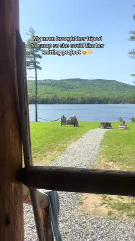 Please follow her @The Yarn Sellar York, Maine ❤️