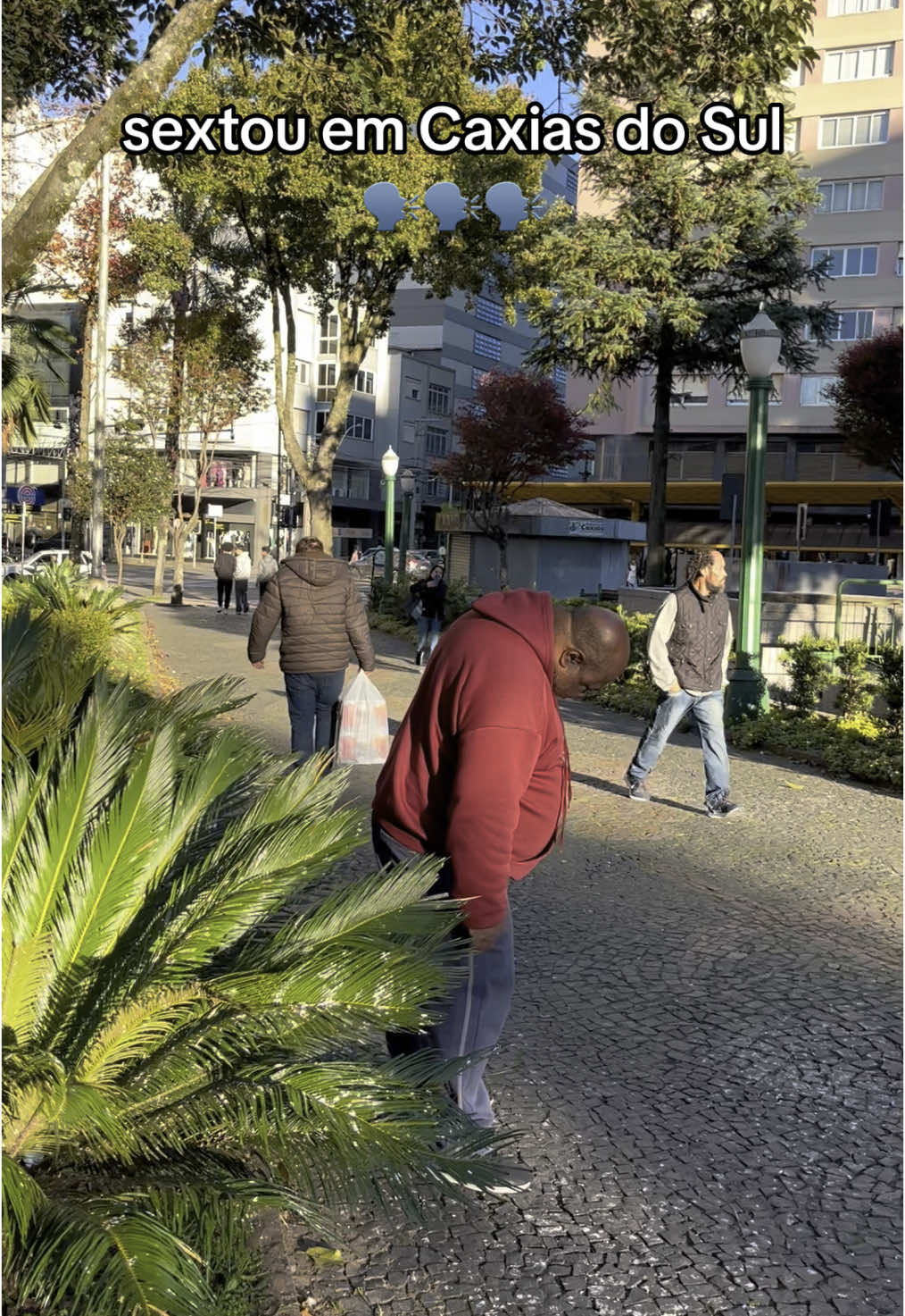 Nem julgo pq tô igual a esse moço , em qualquer oportunidade de tirar um cochilo eu tô cochilando 🗣️ #caxiasdosul #riograndedosul 