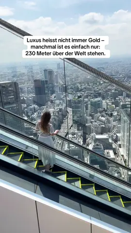 Wenn Tokyo Luxus ist, dann ist Shibuya Sky der Penthouse-Balkon. 🕊️ Ein Moment, den du nicht für Social Media machst – sondern für dich. 📍Save dir diesen Spot, wenn du eine Japan-Reise planst – oder planst du schon den nächsten Flight? ⬇️ Frag mich gern nach meinem Japan-Guide oder schreib „SKY“ in die Kommentare für alle Tipps.  #shibuyasky #tokyo #japantravel #visitjapan #tokyotravel #luxurytravel #travelreels #aesthetictravel #tokyoview #bucketlisttravel #cityviews #skydeck #traveljapan #japanmustsee #reeltravel #travelinspo #beautifuldestinations #moderntravel #wanderlust #travelguide #luxuryescape #nextlevelviews #explorejapan #hiddenplaces #japanvibes