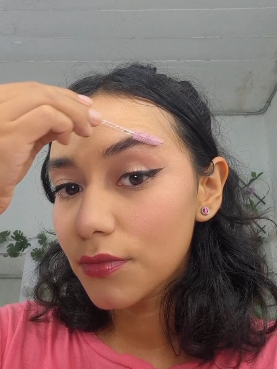 Maquillaje fácil y rápido 🥰 (así es, no me peine jaja) #makeuptutorial #maquillaje #bissu #prosa #beautycreations  #imnatural 