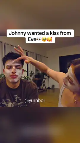 Johnny wanted a kiss from eve👀🥹🥰#Johnnyclips #Johnnyandeve #wendyortiz #johnnystreaming #eveandwendyortiz #ddgandwendy 
