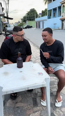 Desafio: passar o líquido para o copo 🧠