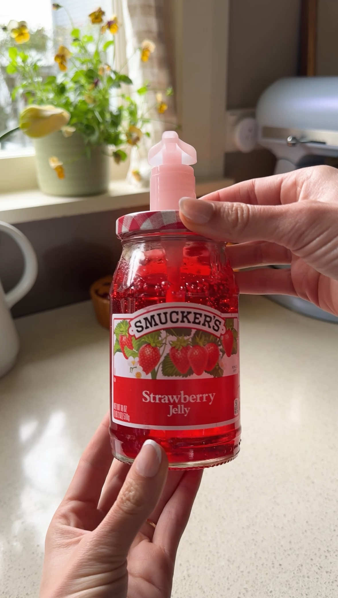 trash < strawberry soap dispenser 🧼🍓#DIY #cozy #homedecor #upcycling #diyproject 