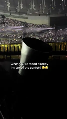 help this is making me laugh 😭😭 #cowboycartertour #beyonceconcert #beyhive #confetti #amen (London night 4)