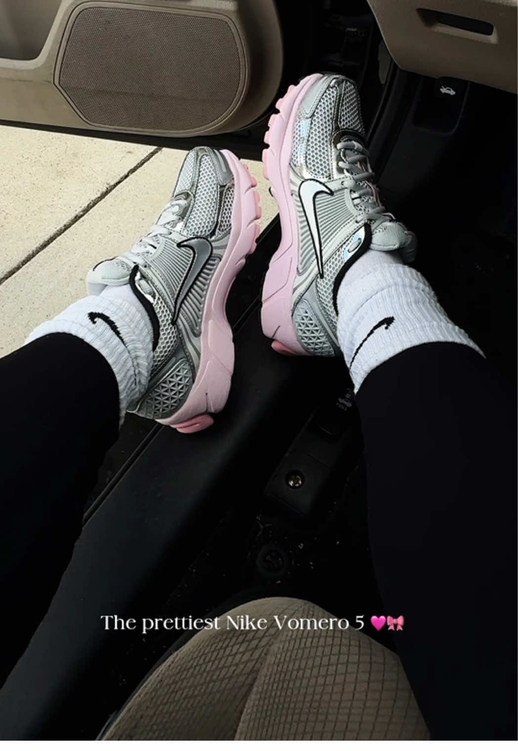 I finally got the Nike Photon pink foam Vomero 5 🎀🩷💕 #creatorsearchinsights #girlythings #tiktokshopfinds #girlyfinds #flykicks #viralsneakers #womansshoes #viralshoes #shoefinds #nike #nikes #nikevomero5 #nikevomero #vomero5 #pinksneakers #sneakerheads #prettysneakers @Fly Kicks 