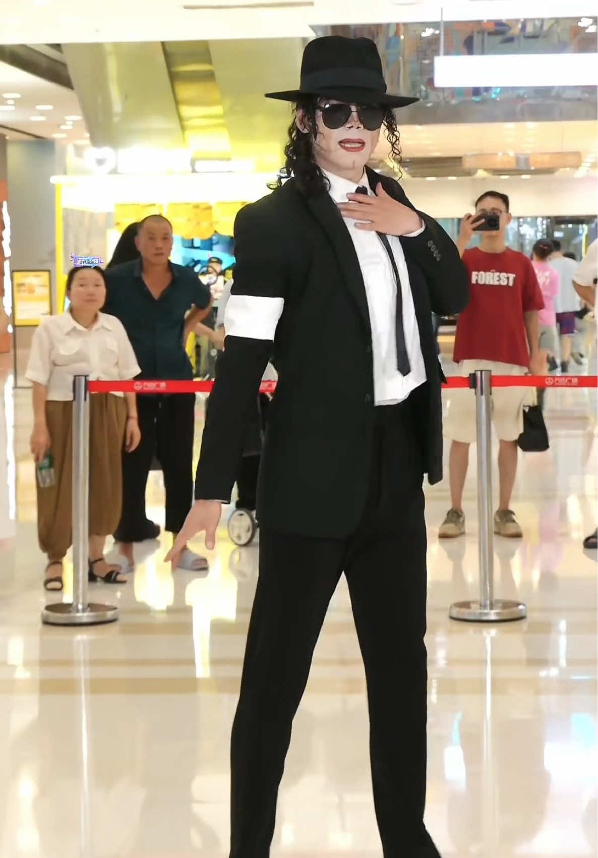 Legendary vibes alive#caijun #michaeljacksoncaijun#michael #mj #dance #Dangerous 