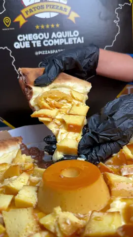 🍕 NOVIDADE DOIDA NA ÁREA! 🚨 Adivinha o que acabou de sair do forno? 🔥 Pizza de PUDIM! Sim, você leu certo. PUDIM + MASSA quentinha = o combo mais ousado (e gostoso!) que você vai provar hoje! 🤯🍮🍕 É doce, é cremosa, é deliciosa… e é real.    - Base macia e perfeita - Camada cremosa e generosa de Brigadeiro Branco  - Fatias do delicioso Pudim de Leite Moça e finalizado a perfeita Calda de Caramelo  Disponível por tempo LIMITADO! #pizzadepudim #pizzapizza #pizzalover #brigadeirobranco #fyp #viral #pudim #pizzadelivery #cachorrinha #pizzatiktok #pizzas #pizzatime #pizzaria #food  #foryoupage #delicious 