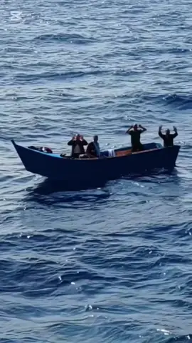 #لحظة عثور السفينة التركية عل ابنائنا المفقودين في عرض البحر بعد 12 يوم من الضياع ، الحمد لله والشكر لله