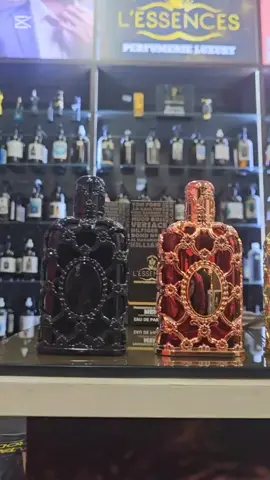 🎥✨ ¡NUEVOS FRASCOS ÁRABES EXCLUSIVOS! ✨🎥 Ya llegaron a L’ESSENCES nuestros frascos más elegantes y exóticos 🌙💎 Inspirados en el lujo oriental, ¡perfectos para tus perfumes favoritos! 🧴🕌 📍Ven por el tuyo a nuestras tiendas: 🛍️ Pro – Los Olivos: Calle La Reflexión 8007, frente a Plaza de Pro 🛍️ San Martín de Porres: Av. Miguel Ángel 162, a 2 cuadras de Plaza Norte ⚡¡Stock limitado! Corre antes que se agoten 💨 #PerfumesÁrabes #FrascosDeLujo #LUXURYscents #lessencesperu #Tendencia2025