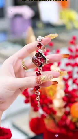 Đồng Hồ Nữ - Thạch Anh Hình cỏ bốn lá, Trang, Thường Thời Ngày#donghothoitrang#dongho sieudep#xuhuongtiktok2024#donghochinhha ng#donghochat8668