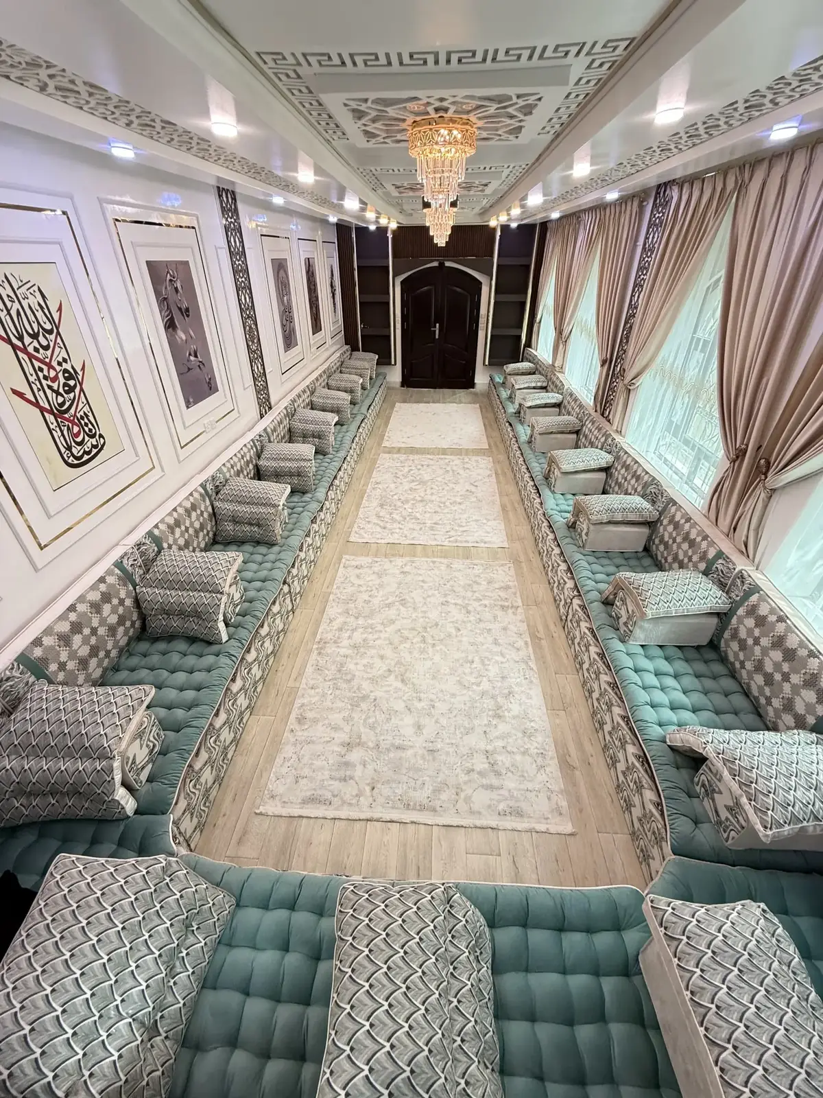 لمحبين المجالس وجهين وتصميم مجلس والقماش وجهين  كاااان خياااال واصبح واقعي اسأل مجرب #كيف_المجلس 🇾🇪 عباس فارع للمفروشات و المجالس العربية 00967777962250