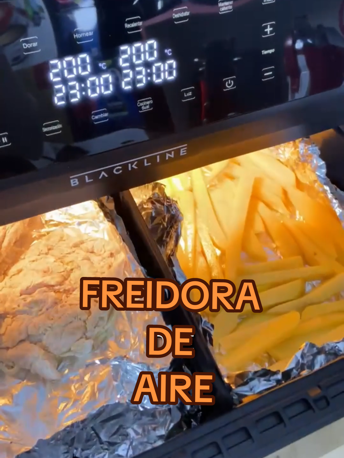 🎉 ¡Menos aceite, más sabor! Descubre la Freidora de Aire BLACKLINE  🖤 🍟 Capacidad de 11L ⚡ Potente y rápida (1700W) 📲 Pantalla digital + 8 programas 🔥 Cocina crujiente sin culpa ✅ Ideal para papas, pollo, postres y más. Tu cocina saludable empieza aquí.  📞 Más información 906 510 632 #limaperu🇵🇪 #EnvíoNacionales #Cercado #VidaSaludable #CocinaPeruana  #Blackline #FreidoraDeAire #CocinaSaludable #SinAceite #AirFryer
