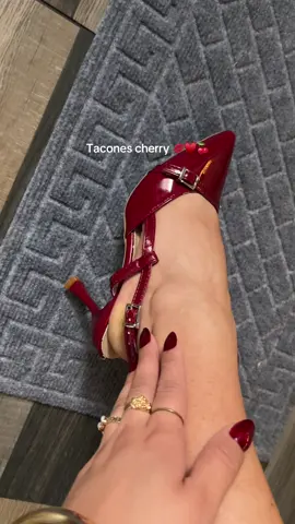 Hermosos tacones color cereza elegantes ♥️💋🍒#cereza #cherry #taconesrojos #tacones #zapatillas #outfits #zapatosdemujer 