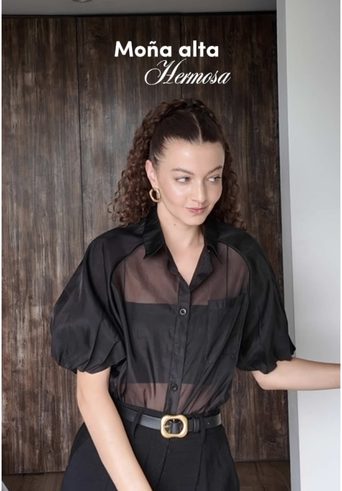 Describí la mejor forma de hacerse una moña de la vida! Usé el ponto stick de @pontohairclub para pulir bien los pelitos y dejar el efecto clean look! ¿Te la harías?  #publicidad #crespos #rizos #peinados #peinadosfaciles #ponytail #peinadosrapidos