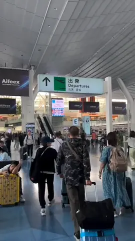 Selesaikan lalu pulang,,,,  sekarang sudah saatnya fokus kerja untuk hidup yg katanya menghidupi. #hanedaairportjapan✈️🇯🇵 #pejuangkeluarga #allnipponairways #katakata #xybca #foryou 