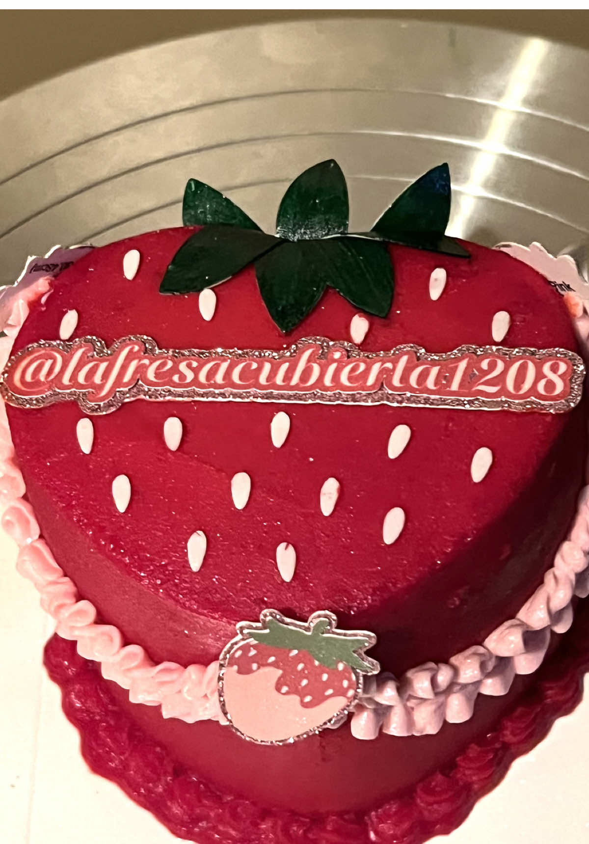 Strawberry shaped cake 🍓  #fyp #fypシ #strawberry #fresa #cake #strawberrycake #viral #cute #parati #hemet #hemetcakes #sj #dessert #yummy 