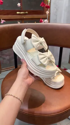 Nơ xinh xắn nha#tiktoklive #livehighlights #xuhuong #depnu #sandalnu #tiktokviral 