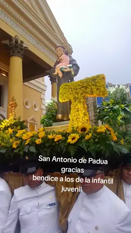 hoy se llevó a cabo la procesión de San Antonio de Padua y los niños de la infantil juvenil tuvieron la oportunidad de cantarle a San Antonio de Padua en su Solemnidad 