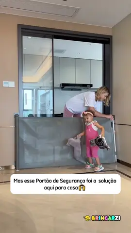 Portão de Segurança Kids Brincarzi 🧡 Ideal para portas, escadas e corredores. Proteja seu bebê limitando o acesso em áreas perigosas. Feito de material resistente, retrátil e fácil de instalar. Começou o Natal na Brincarzi, até 50% OFF em produtos da loja! 💥 Para adquirir, o link está na nossa bio @lojabrincarzi ou comente “eu quero” que enviamos para você no privado! 👶 #bebe #brinquedo #kids #bebezinho #mamae #papai #criança #brincar