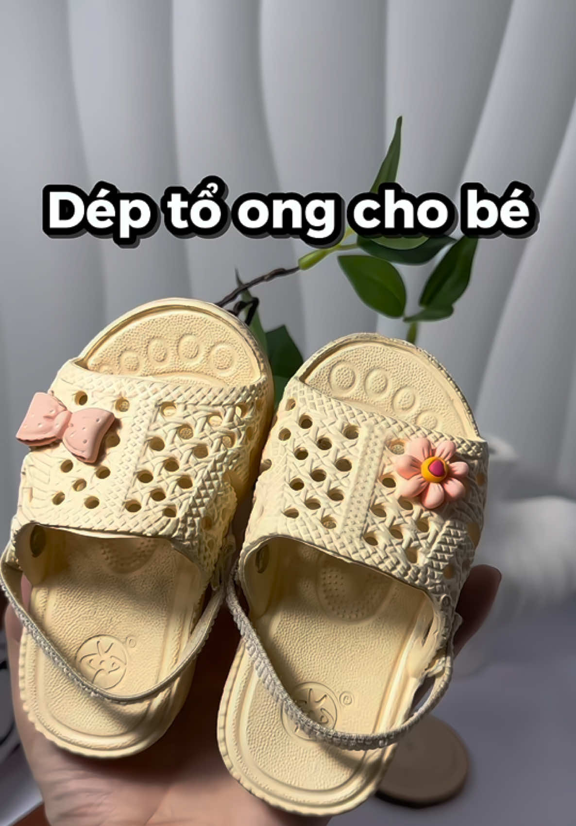 Dép tổ ong cho bé …#methao3con #review #muataitiktok #tiktokshop #deptoong #deptoongchobe 