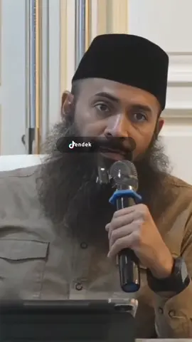 Tetap taati suami walaupun dia belum sholeh, selama perintahnya tidak bertentangan dgn perintah Allah dan fitrahmu sebagai wanita #fyp #dakwah #islam 