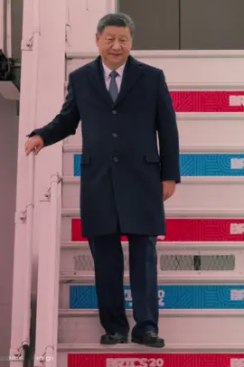 每个人都有自己追寻的月亮，而你注定要成为很多人的月亮，在黑暗之中也依然发着光，世界因你而美好。#习近平 #xijinping 