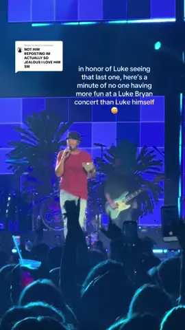 Replying to @pres He’s got dance moves 🕺🏻 @Luke Bryan #countrysongcameontour #countrysongcameon #lukebryan 