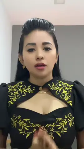 နှစ်ဦးနှစ်ဖတ်အဆင်ပြေခဲ့တာကိုအဆဲခံခဲ့ရတယ်လရောင်ကမိကောင်းဖခင်သားသမီးပါဖေဖေနဲ့မေမေအမြဲဆုံးမတယ်အမိယုတ်ရင်နုတ်ကြမ်းတယ်အဖယုတ်ရင်လက်ကြမ်းတယ်တဲ့အဲဒါကငယ်ငယ်ထဲကဆုံးမခဲ့တော့မိကောင်းဖခင်သမီးတယောက်ဖြစ်အောင်နေတယ်ကိုယ်ကြောင့်ကိုယ်မိဘအပြောမခံစေရဘူးဆိုပြီးမိဘကျေးဇူးကိုယ်အဲလိုလည်းဆက်ပါတယ်