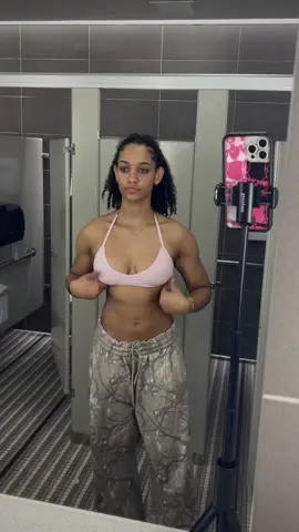 #foryoupage #gymgirls #aesthetic #Fitness #motivation #girls #shoulders 