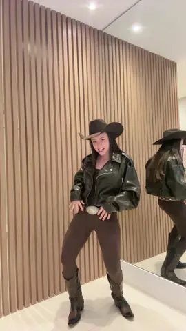 @Boiadeira já me considero uma cowgirl graças a você 🤠😆🤎 Esse álbum tá incrível!!!!!!!!