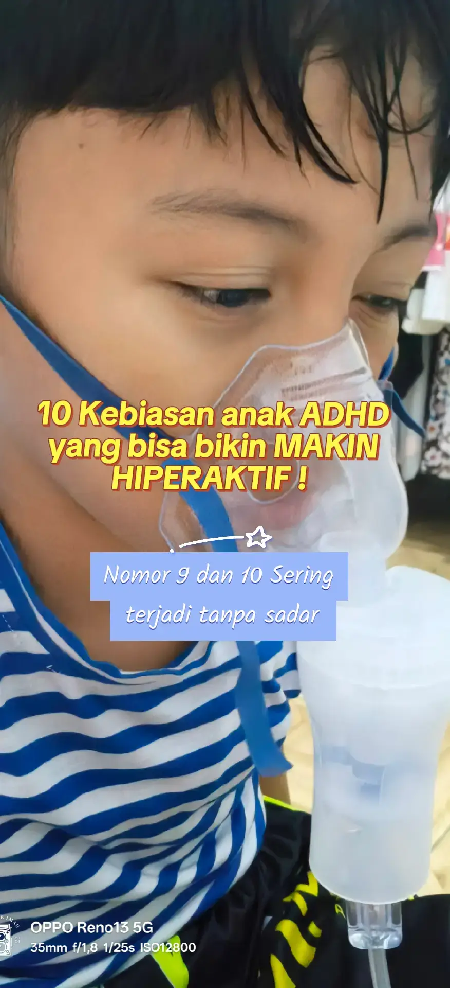 🧃1. Konsumsi Gula Berlebihan Makanan dan minuman manis seperti permen, teh manis, dan kue manis bisa memicu ledakan energi sementara yang memperparah perilaku impulsif. > 🔁 Gantilah dengan camilan kaya protein seperti telur rebus atau yoghurt tawar. 📱2. Terlalu Banyak Screen Time Layar (TV, tablet, HP) bisa membuat anak overstimulated dan susah fokus. Apalagi kalau sebelum tidur—efeknya bikin makin gelisah. > ⏳ Batasi screen time, ganti dengan aktivitas motorik kasar seperti lompat-lompat, lari kecil, atau bermain lego. ⏰3. Jadwal yang Tidak Teratur Anak ADHD butuh rutinitas. Jadwal yang acak-acakan bisa bikin mereka gelisah dan mudah tantrum. > 📅 Buat rutinitas harian sederhana, misalnya: bangun–sarapan–main bebas–belajar ringan–makan siang. 🍭4. Makanan Mengandung Pewarna & Pengawet Pewarna buatan (seperti tartrazine) dan MSG bisa memperparah gejala ADHD pada beberapa anak. > 🥗 Perbanyak makanan segar dan olahan rumah. Cek label sebelum beli snack! 😡5. Banyak Dimarahi, Sedikit Dipuji Terlalu sering dimarahi membuat anak frustrasi dan kehilangan motivasi, yang justru memicu perilaku hiperaktif sebagai bentuk “protes”. > 💬 Gunakan pendekatan positif: “Mama suka kamu duduk tenang tadi, hebat banget!” 💤6. Kurang Tidur Anak ADHD sangat butuh tidur berkualitas. Begadang atau tidur terlalu larut bisa bikin keesokan harinya mereka jadi lebih impulsif, agresif, dan susah fokus. > 🌙 Terapkan bedtime routine yang konsisten: mandi air hangat, baca buku cerita, lalu tidur tanpa gawai. 🧩7. Minim Aktivitas Fisik Kalau energi berlebih nggak tersalurkan, anak ADHD jadi meledak-ledak. Duduk diam terus justru bikin mereka makin gelisah. > 🏃‍♂️ Beri waktu untuk lari-lari, main trampolin, atau ikut senam sederhana 10–15 menit setiap hari. 👂8. Tidak Didengarkan Saat anak merasa tidak didengarkan atau diabaikan, mereka bisa bertingkah lebih aktif untuk menarik perhatian. > 👀 Tatap mata mereka, dengarkan, dan ulangi kembali apa yang mereka katakan sebagai validasi. 🙅‍♂️9. Lingkungan Terlalu Ramai & Berantakan Suasana rumah yang berisik, penuh suara TV, atau mainan berserakan bisa membuat anak ADHD semakin kehilangan kendali. > 🧘‍♀️ Ciptakan sudut tenang di rumah — misalnya 