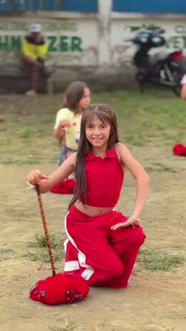 Ensayos🐝💃🏼 #manabi_ecuador🇪🇨 #baile #bailarinas #bastoneras #cachiporristas #model #viralvideos #fyp #parati #usa #estadosunidos🇺🇸 #desfile 