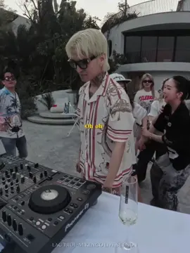 Lạc đi đâu lạc vào đây nàyyy  #SonTungmtp #Lactroi #mtpentertainment #Liveset #Mikenco  #OOTD  #streetwear #StreetStyle #Lifestyle #casual 