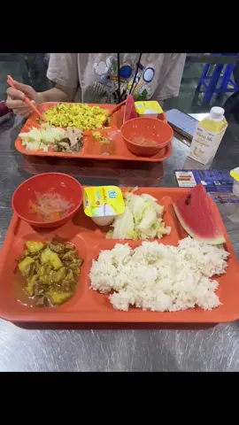 Suất cơm 19k ở cty sao bằng cơm nhà mẹ nấu được🥹🥹#honghai #congnhan #newing #xuhuong 