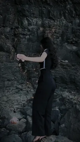 “ Mong em vẫn vậy, vẫn vóc dáng này, mái tóc này. Dịu dàng giữa những ngày giông bão. Chọn mĩm cười, dù lòng có chút lao xao…”🩶#xuhuongtiktok #76quangngai #fyp 