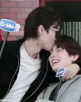 : Moahh hai người này hun nhau mọi lúc mọi nơi luonn >< tui coi mà khởi nãy giờ 🥹#forcebook #force #book #fyp #foryou #CapCut 