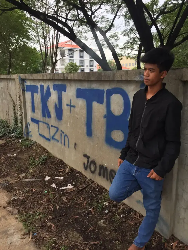 ល្មមៗបានហើយឃើញញុមអត់មាត់កុំមានអំនួតលើខ្លួនឯងពេកមិចឃើញញុមស្លូតពេកមែន👺