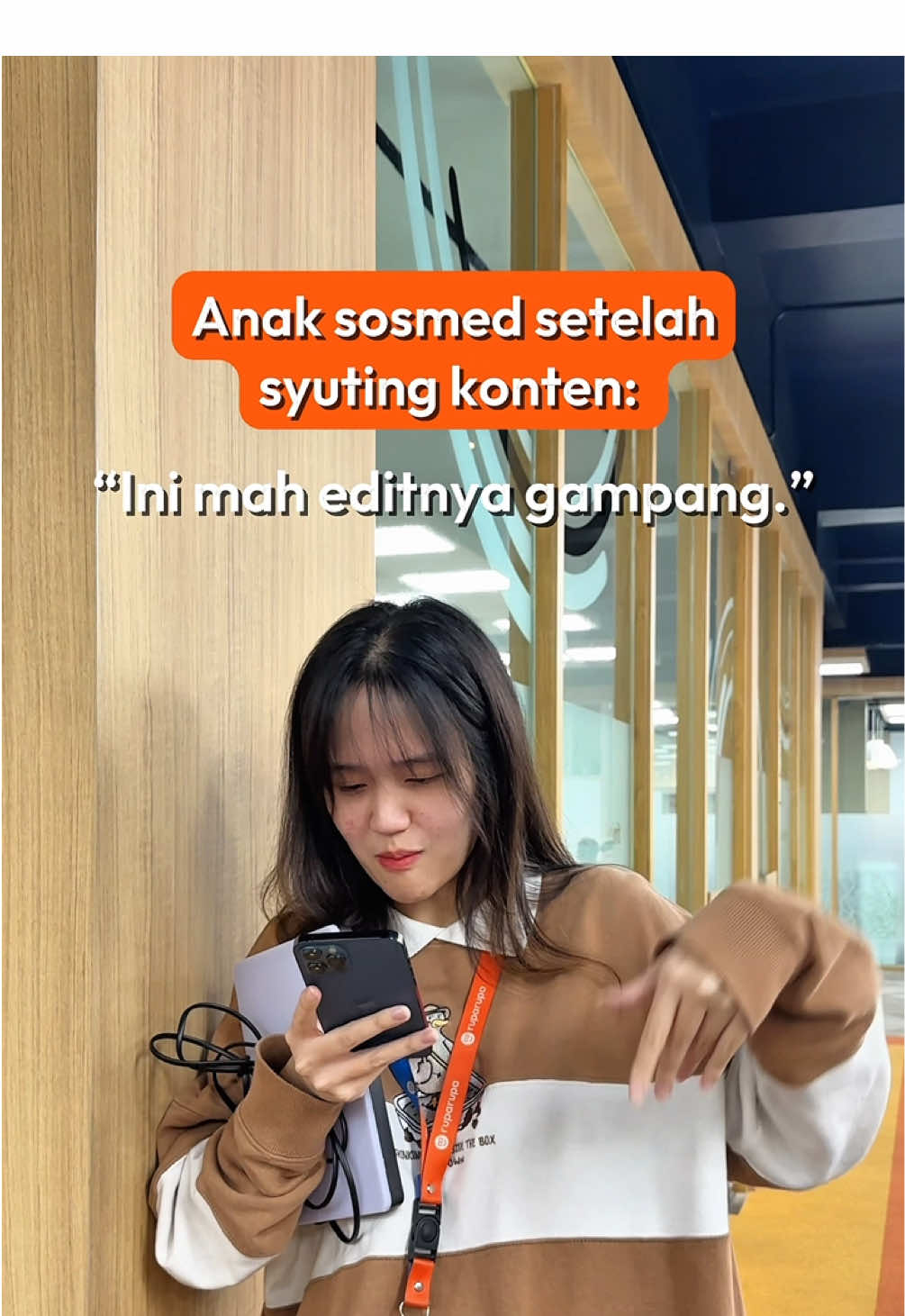 Terpantau masih bengong mikirin konsep editan sampe sekarang... 😪 Kalo kamu tim gas edit langsung atau bengong mikirin ide dulu? Komen di bawah!  #ruparupa #OmniChannel #SelaluAda #AnakSosmed #KorporatLife #KehidupanContentCreator #MarketingLife #Trend2025
