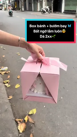 🌸Box bướm bay này Khách được chọn loại bánh trong box ạ: 1/ Bánh đốt 2/ Bánh thổi kim tuyến 3/ Bánh kem bình thường các loại 4/ Hoa quả các loại 5/ Bánh kẹo 🥰Quẹo lựa món quà gây bất ngờ cho người thương💕 ———————————————————————— 💕TIỆM BÁNH NHÀ MÌNH💕 📍 Địa chỉ: 243 Ngô Quyền, P6, Q10, HCM 📞 Liên hệ: 0979412407 hoặc 0342342200 💎 Fanpage: Tiệm Bánh Nhà Mình