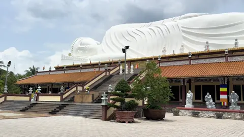 CHÙA CÓ TƯỢNG PHẬT NẰM LỚN NHẤT rất thiêng MỌI NGƯỜI VỀ BÌNH DƯƠNG CÓ DỊP GHÉ VIẾNG NGÀi Ở ( NGÃ 6 THỦ DẦU MỘT trên đường YERSIN) 