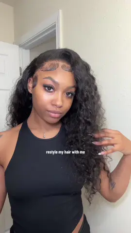 5 minute restyle, quick & easy on the go 💕 @nesmonhair_amazon link in bio ✨ #fyp #wiginfluencer #amazonwig #nesmonhair #curlyflipover 